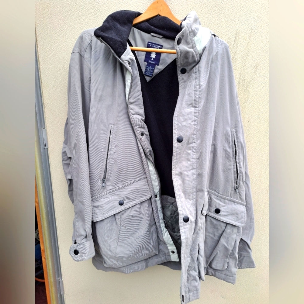 Men's size large RoundTree & Yorke hooded jacket